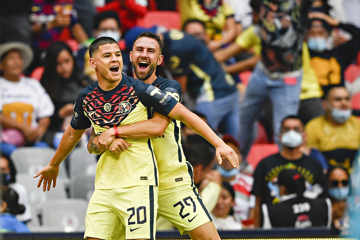 Richard Sánchez en festejo de gol en el Estadio Azteca (Imago7)