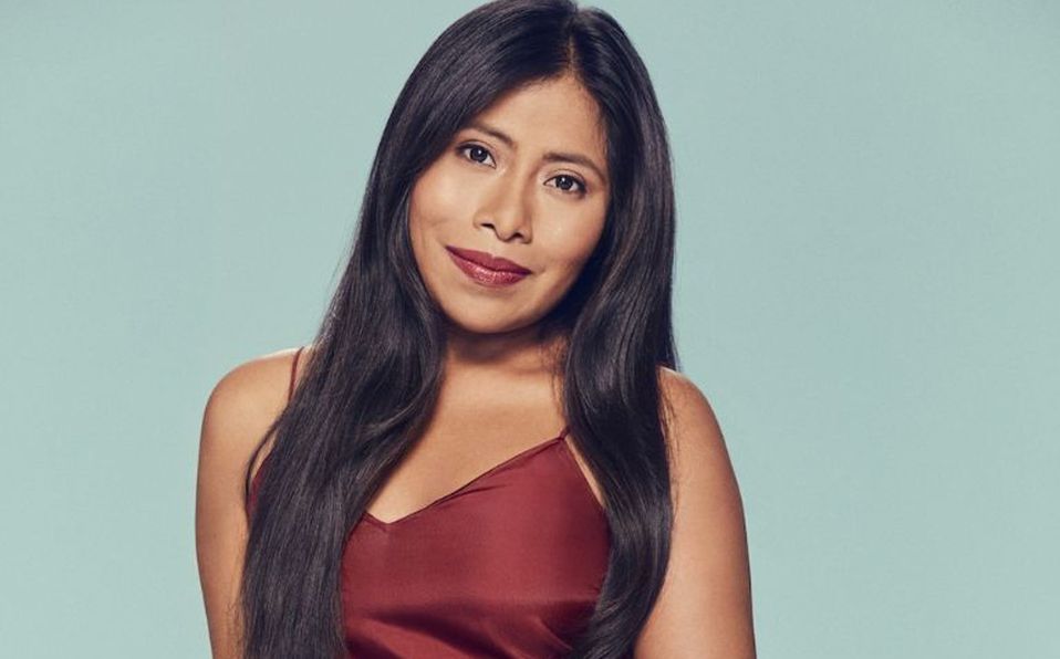 Yalitza Aparicio enamora luciendo sus curvas en hermosos paisajes naturales