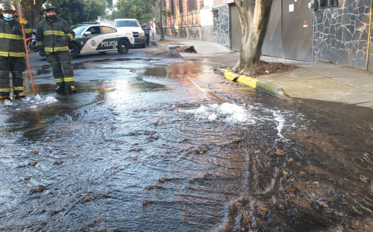 Las fugas de agua se reportaron en las colonias Toriello Guerra y San Lorenzo Huipulco. | Carlos Tejeda