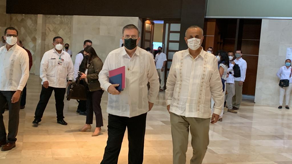 Marcelo Ebrard acudió a la reunión entre gobernadores y el embajador Ken Salazar. (Especial)