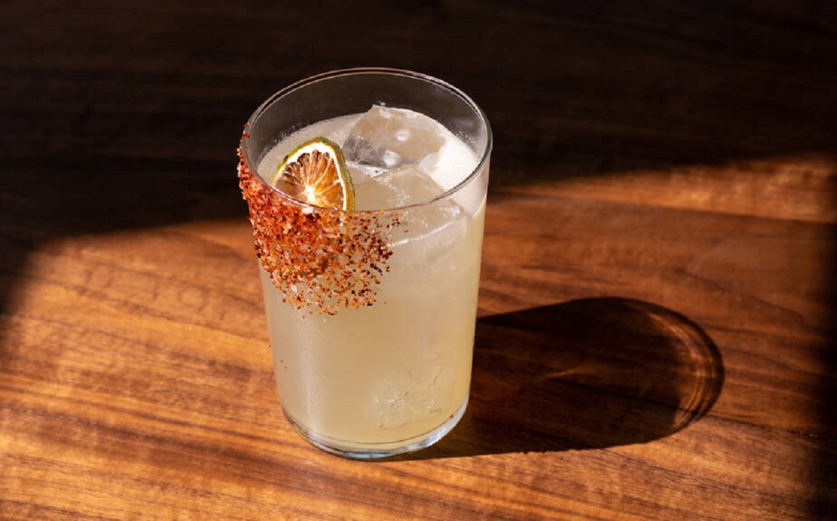 El mezcal es una popular bebida mexicana que se exporta a 64 países. (Especial)