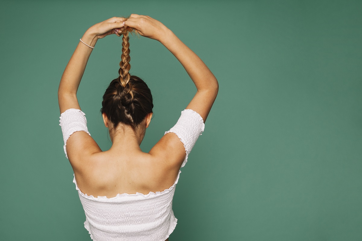 Las pelucas oncológicas son importantes para la salud mental de una persona con cáncer, especialmente menores. (freepik.es)