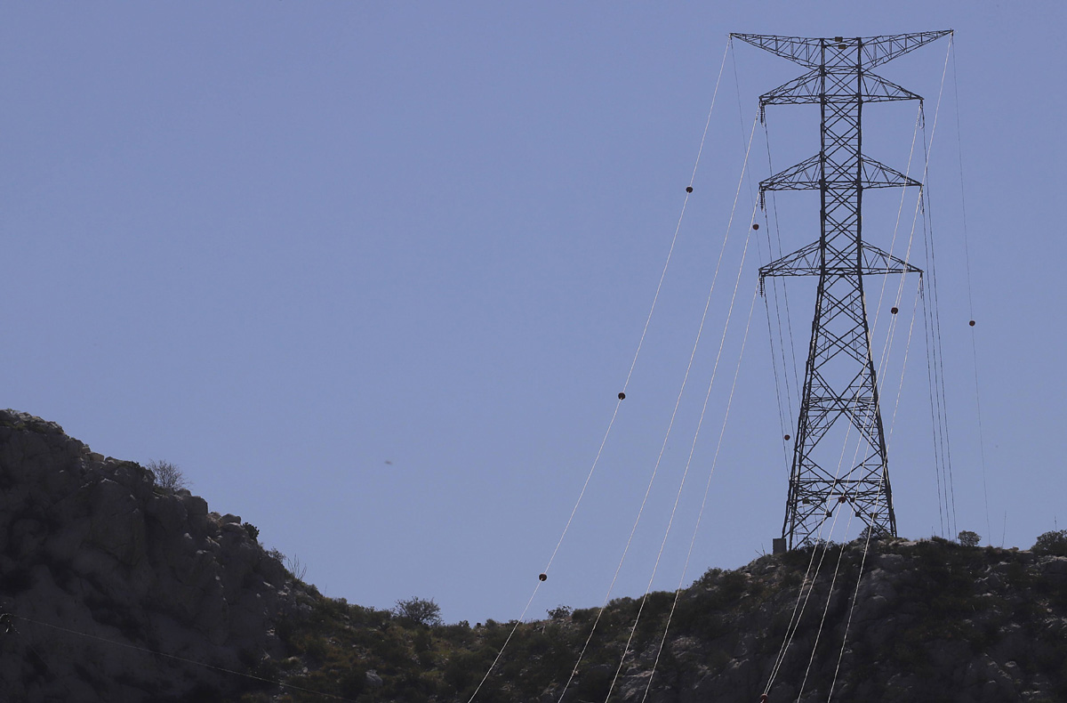 La situación actual de la CFE es precaria, lo que la imposibilita a realizar las inversiones que se requieren para atender la demanda de energía. | Ma