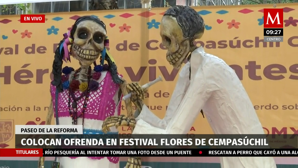 Colocan ofrenda en festival de flores de cempasúchil
