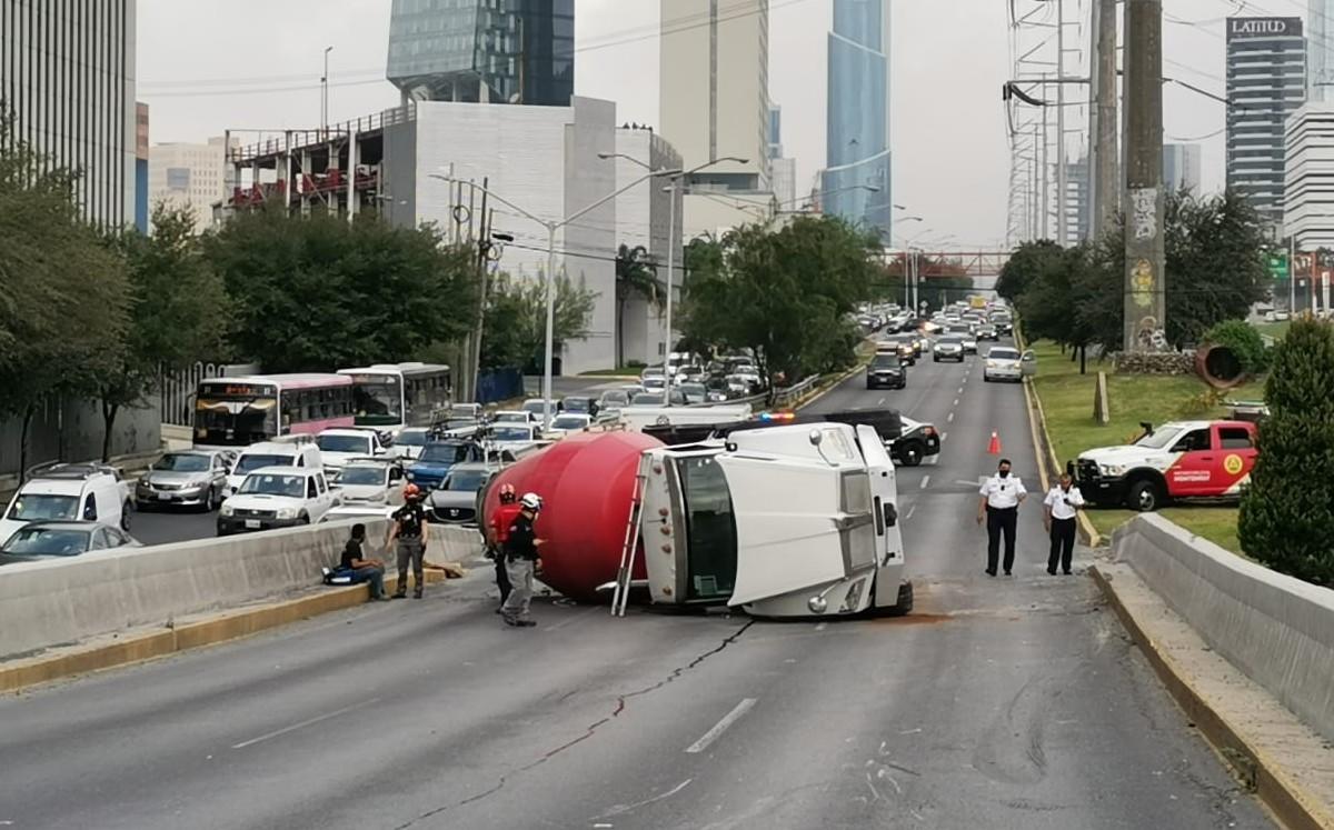 La avenida fue cerrada por completo. Foto: Especial