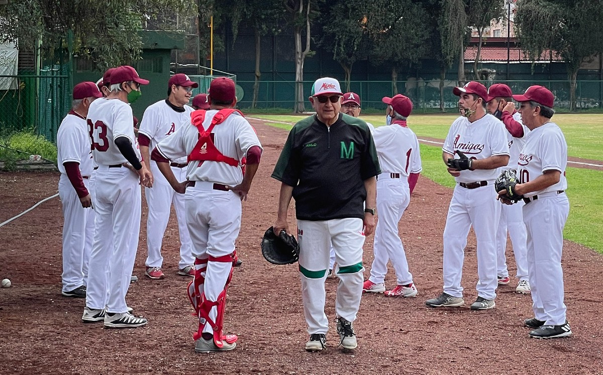 Por la mañana, López Obrador indicó que es muy importante dedicarle tiempo al deporte.| Especial
