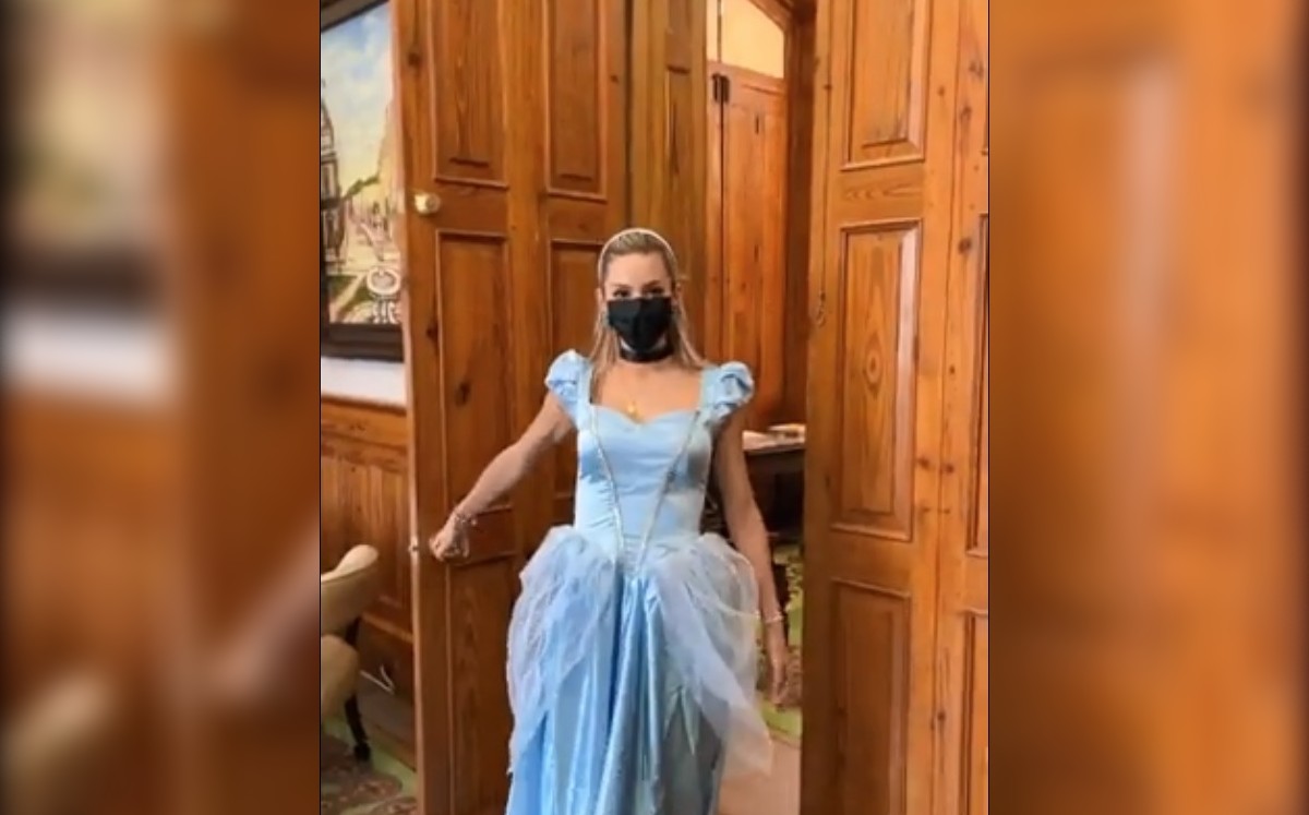 Mariana Rodríguez se disfraza de cenicienta  | Especial