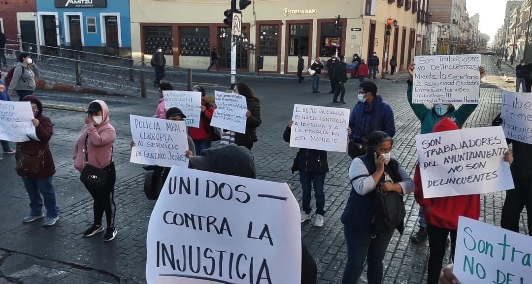 Sindicalizados del Ayuntamiento de Puebla cierran calles y provocan caos vial. (Jaime Carrera)