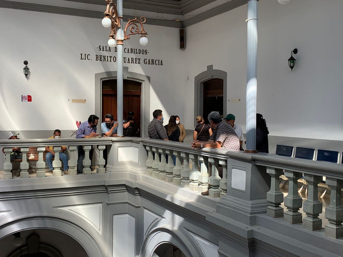 Ex empleados municipales en Silao buscan renegociar sus puestos.