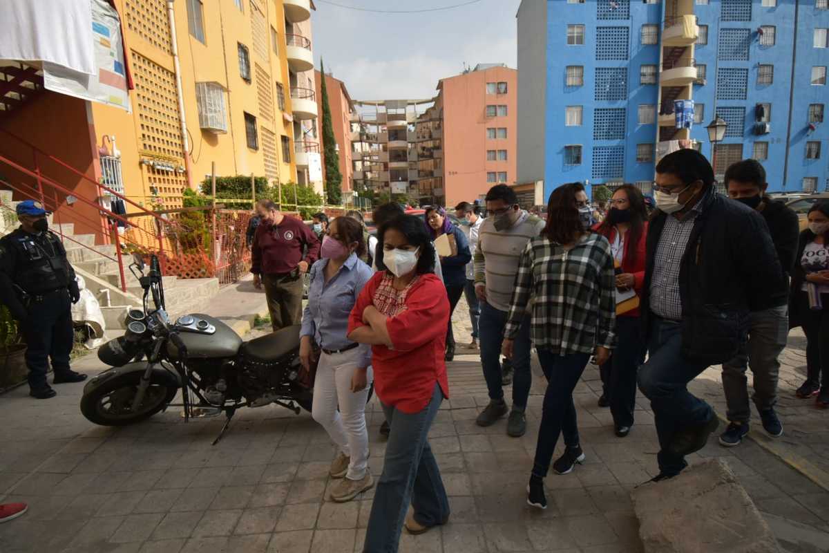 La alcaldesa de Azcapotzalco, Margarita Saldaña, realizando recorridos. (Leonardo Lugo)