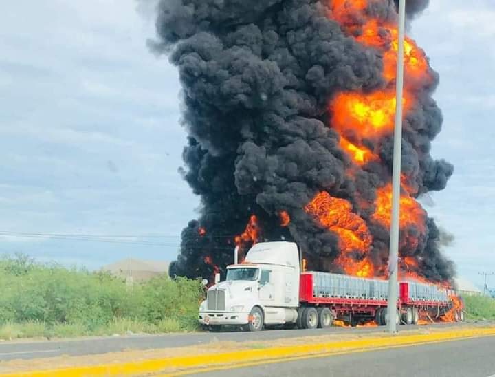 Algunos contenedores quedaron intactos. (Óscar Rodríguez)