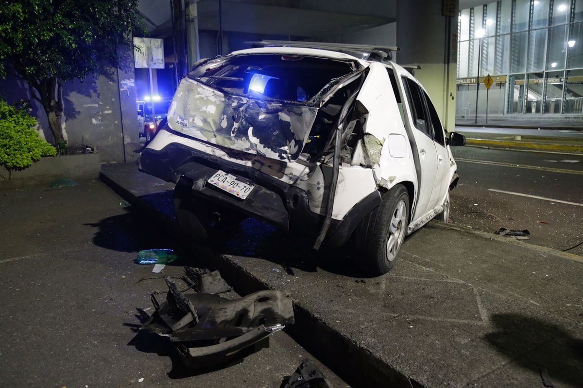 Auto choca contra muro de línea 12 tras robarse el vehículo | Enrique Luna