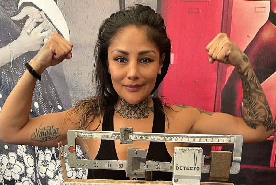 Barby Juárez ( Promociones del pueblo)