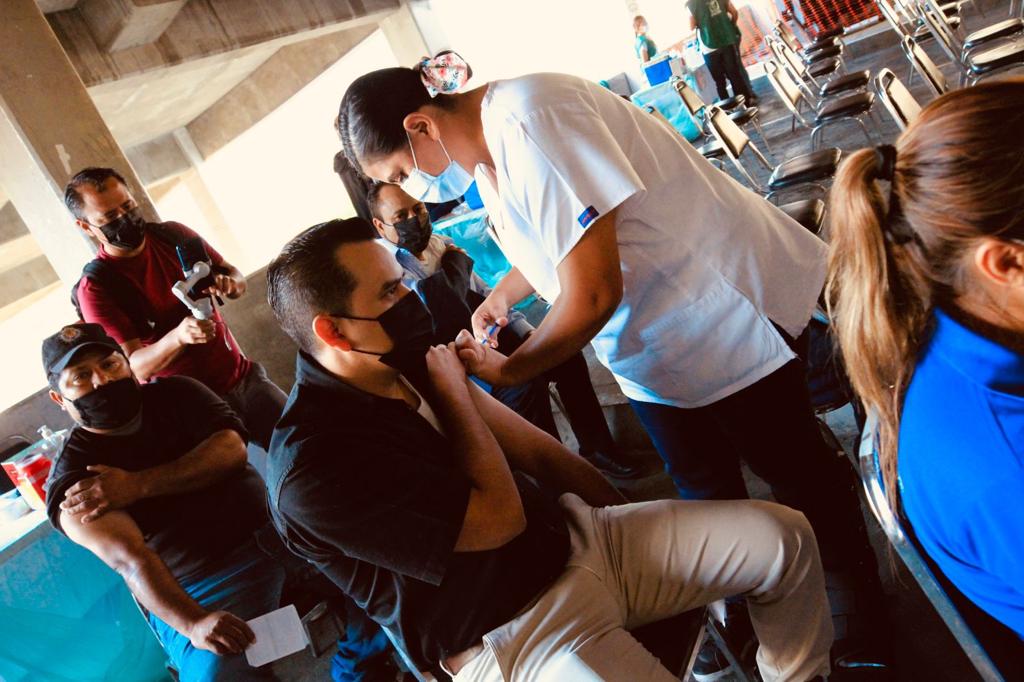 El alcalde pidió a los ciudadanos aprovechar esta última jornada de vacunación. Foto: Especial