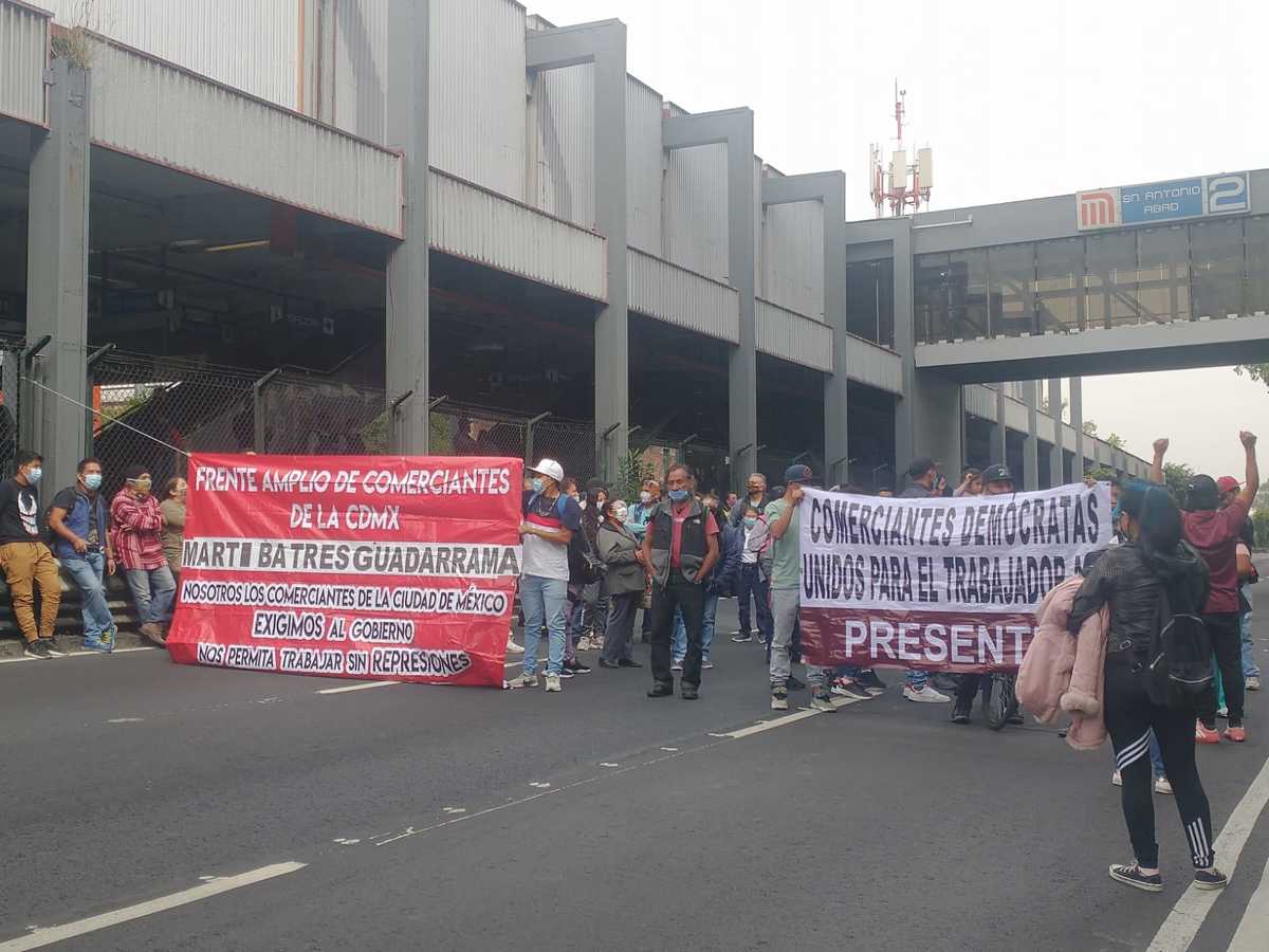 Comerciantes de  calle Joaquín Herrera  protestan en calzada San Antonio Abad | Carlos Tejeda
