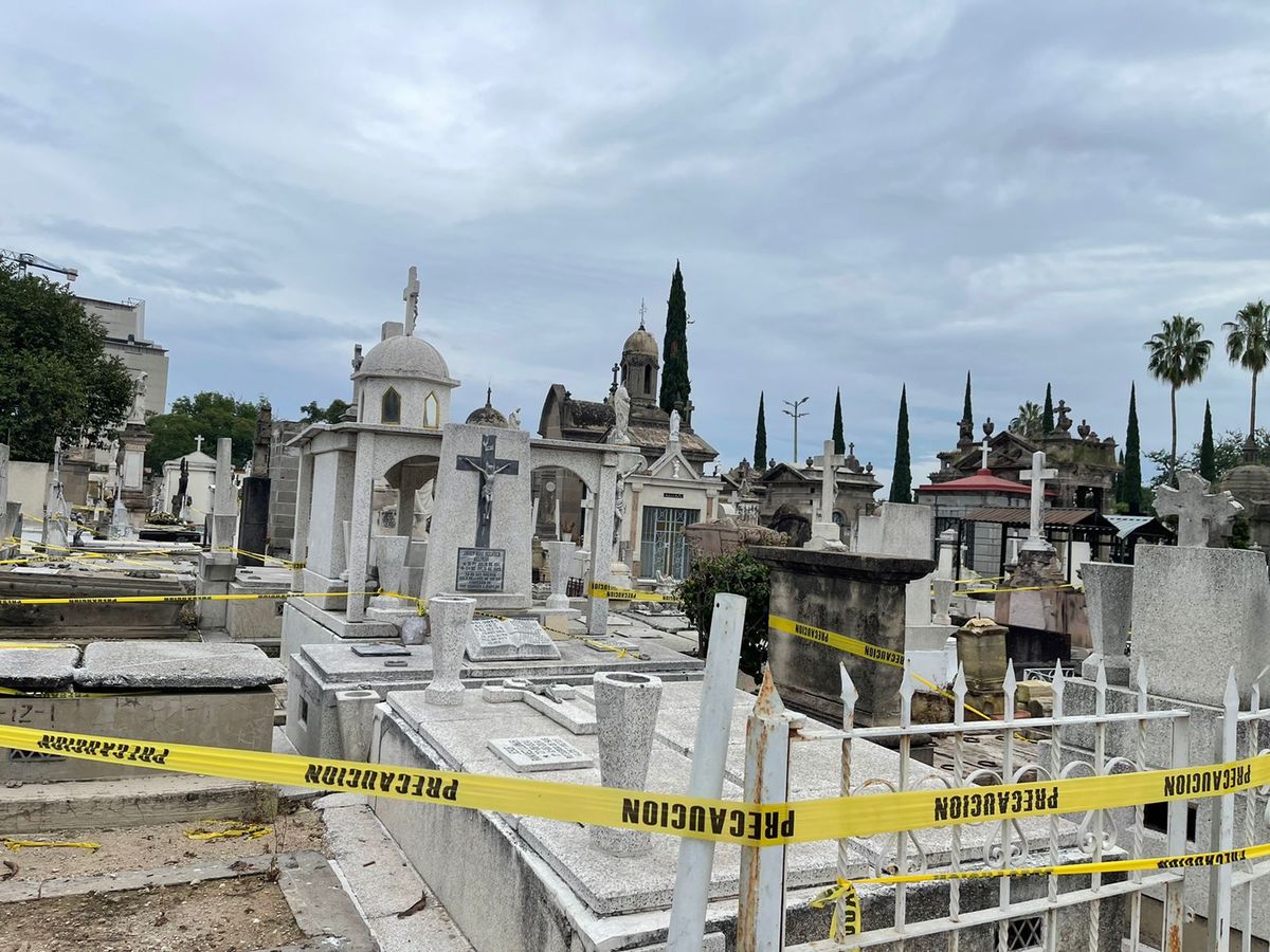 Denunciaron la falta de mantenimiento en panteones. (Karla Rodríguez)