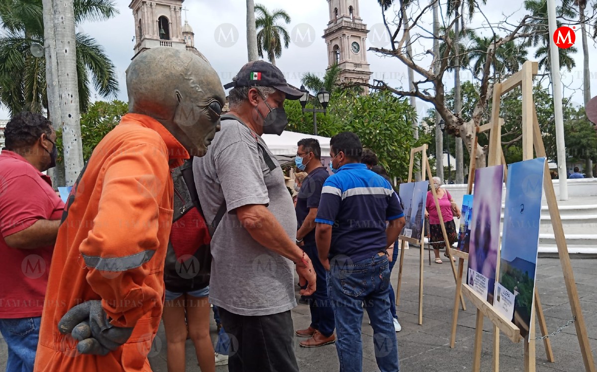 Exposición de fotos sobre ovnis en Tampico. (Jesús García)