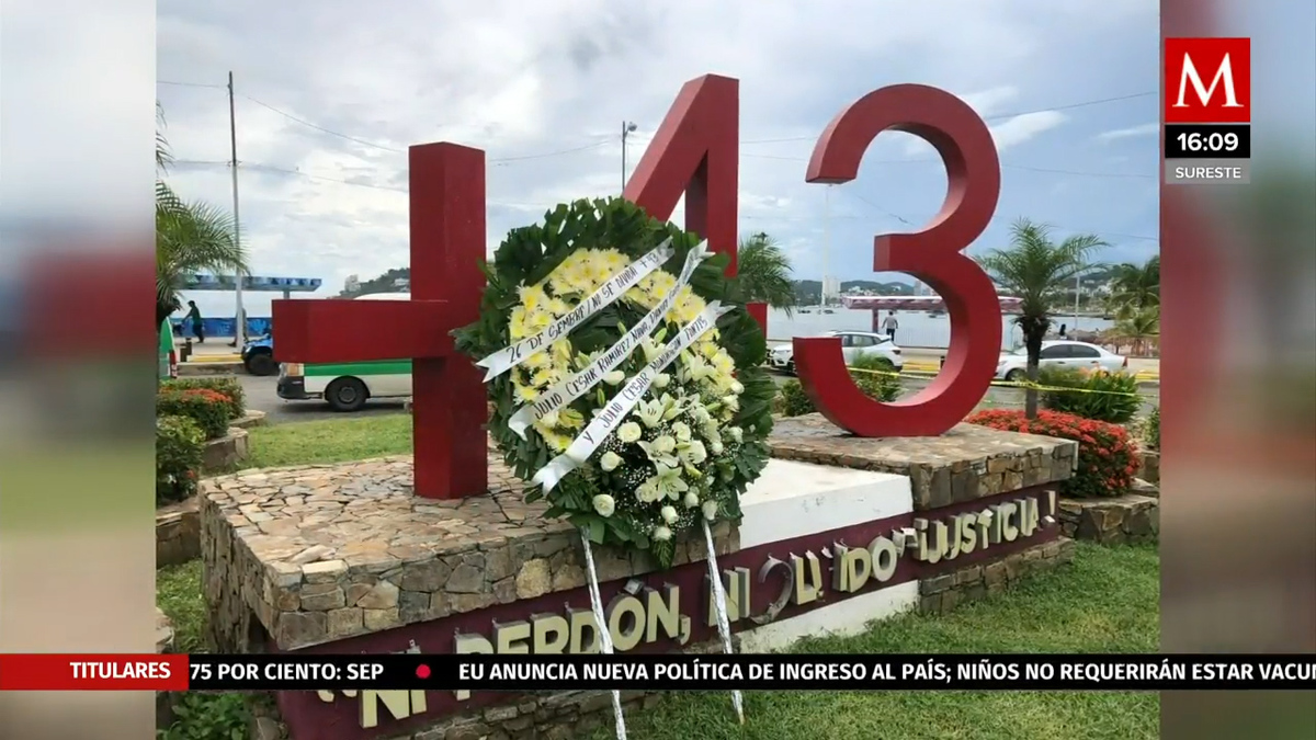 Normalistas realizan marcha en Acapulco; exigen justicia