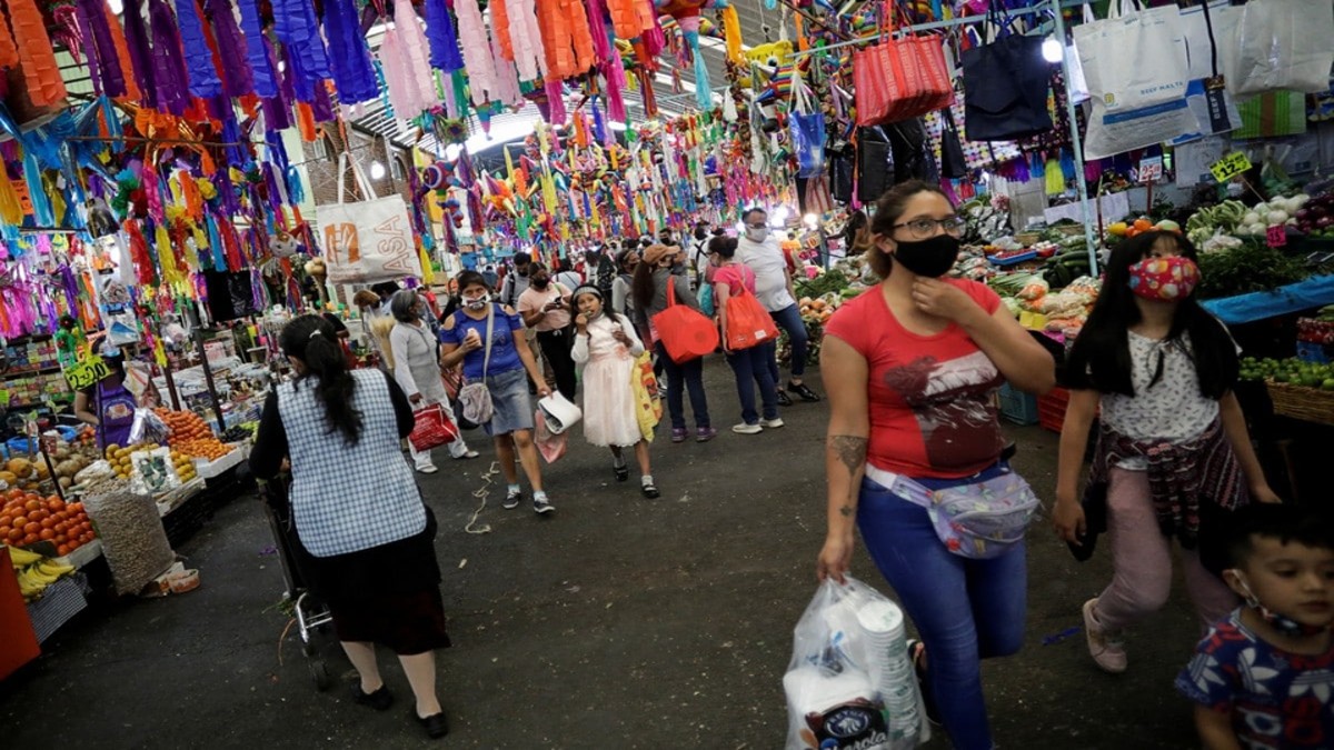 Actividad económica de México cayó 1.6% en agosto ante repunte de casos de covid-19