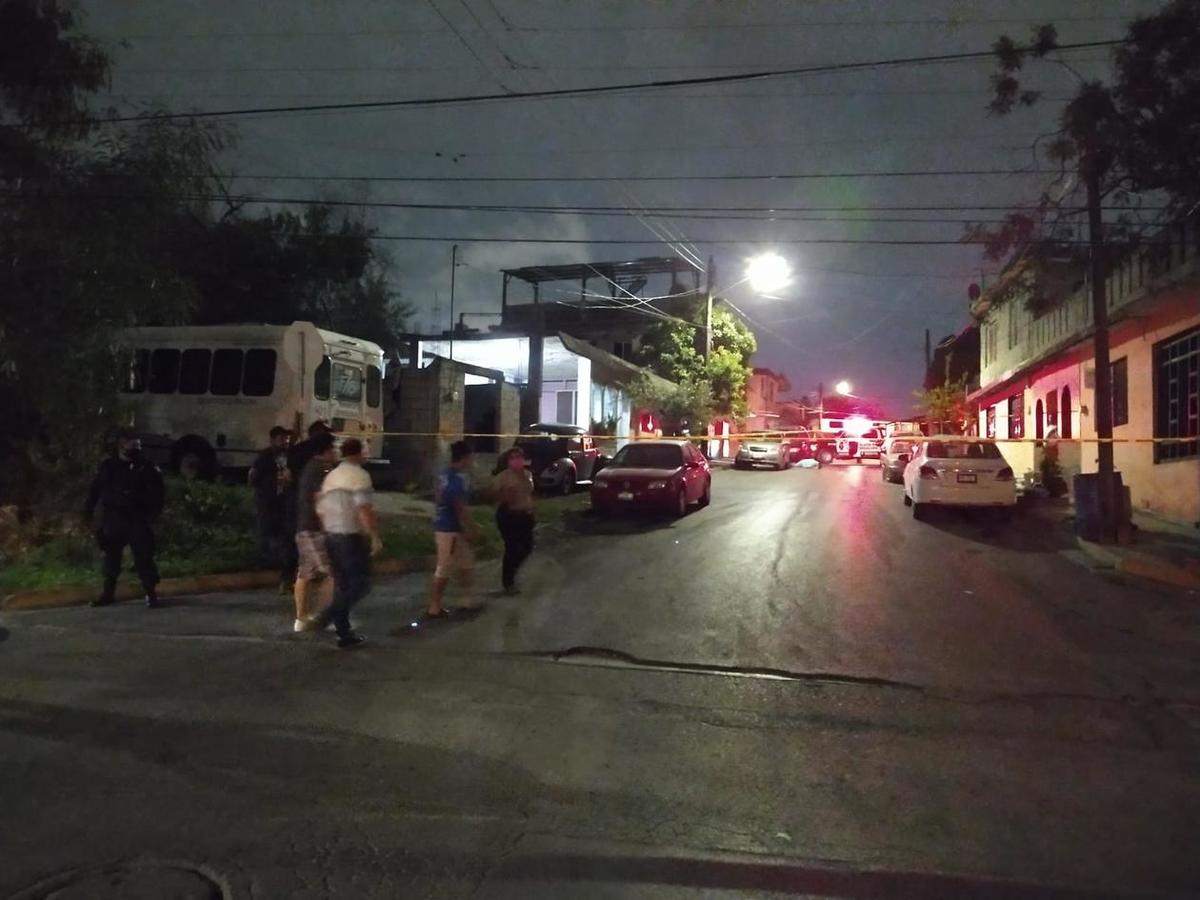 Asesinan a hombre al exterior de vivienda en Guadalupe, NL. Foto: Israel Santacruz.