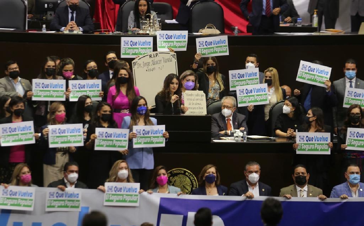 Diputados del PAN durante la comparecencia del secretario de Salud. (Jorge Carballo)