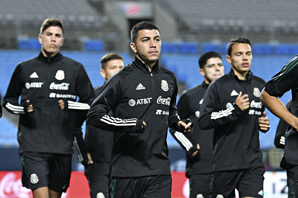 Erik Lira durante un entrenamiento con la selección mexicana (Imago7)