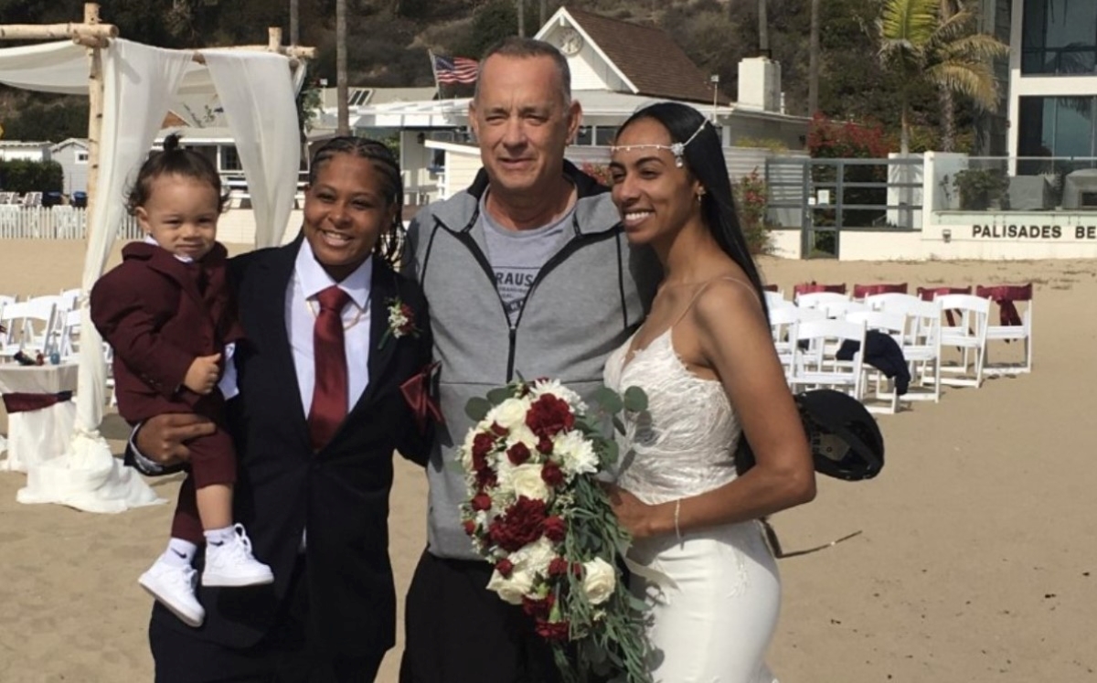 Tom Hanks aparece en la boda de Diciembre y Tashia en la playa de Santa Mónica. (Foto/Especial)