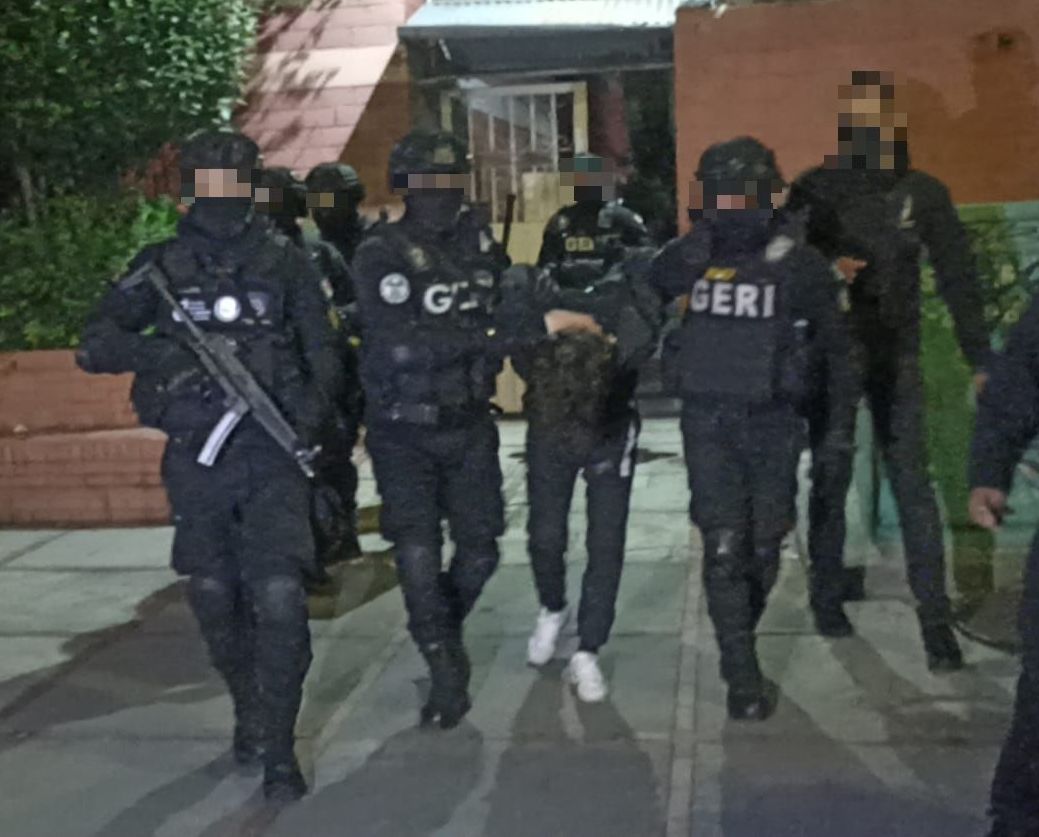 El detenido fue presentado con diversos envoltorios con droga. | Especial