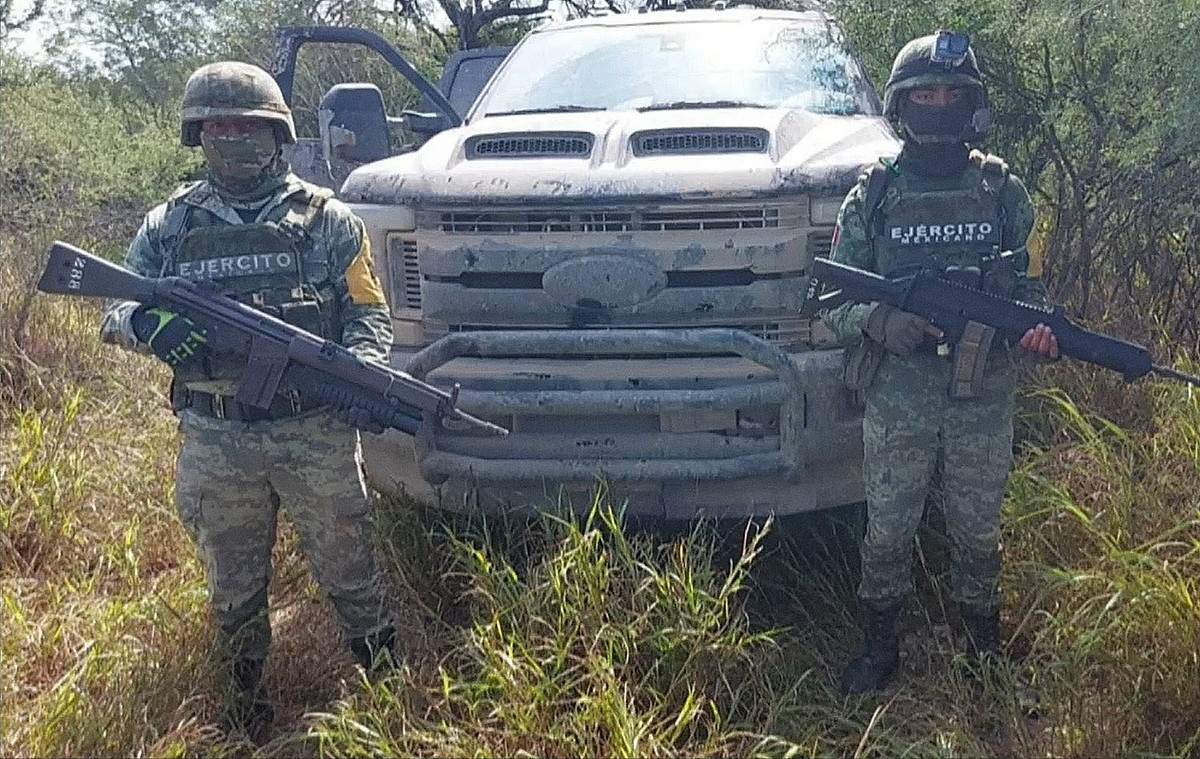 Ejército Mexicano asegura camioneta y armamento en Doctor Coss, NL. Foto: Especial.