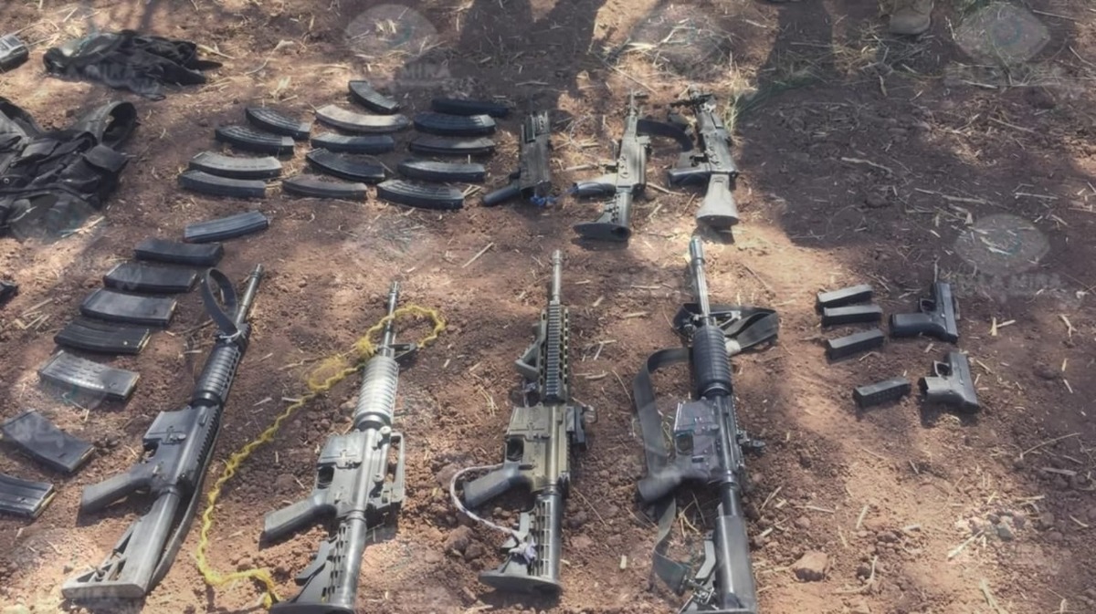 En el lugar se aseguraron varias armas largas. (Gabriela Medina)