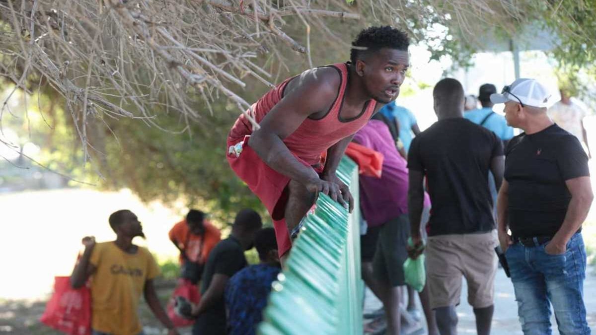 Amnistía Internacional exigen a México y EU frenar deportaciones de migrantes haitianos