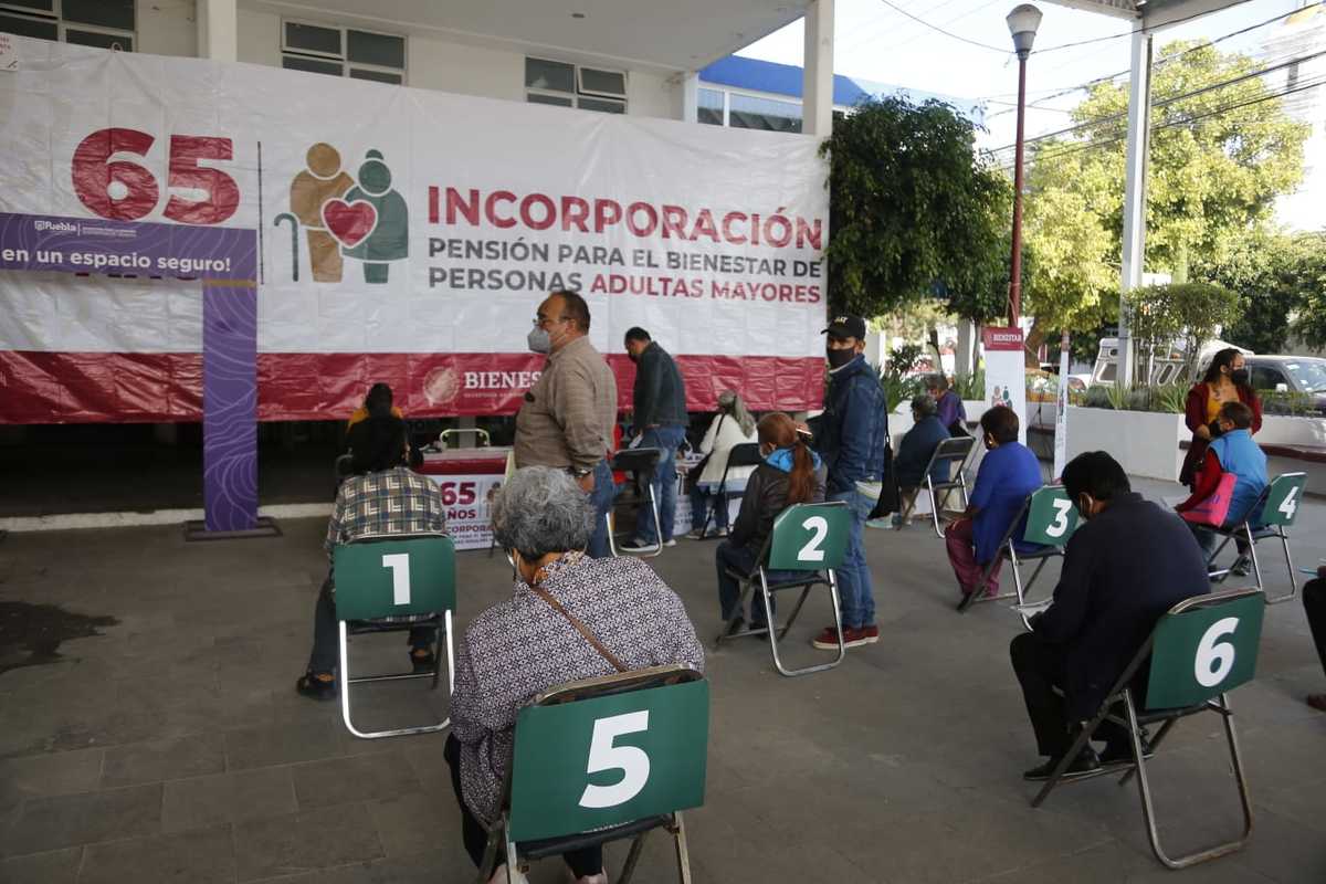 'Pensión para adultos mayores' en Puebla | Andrés Lobato