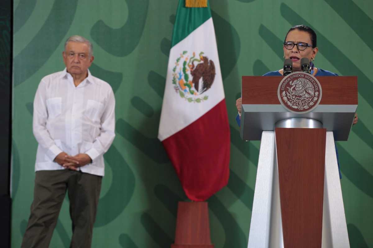El Presidente y la secretaria de Seguridad y Protección Ciudadana. | Jesús Quintanar