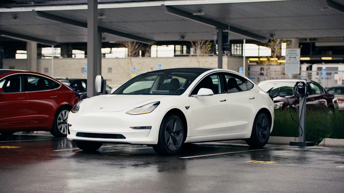 El Model 3 de Tesla es el auto más vendido en Europa