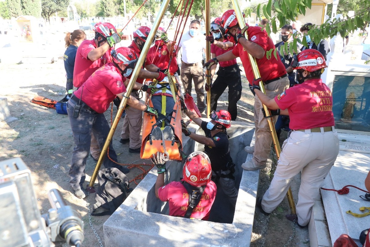 Los elementos que participan realizaron un simulacro de rescate. Foto: Leonel Rocha