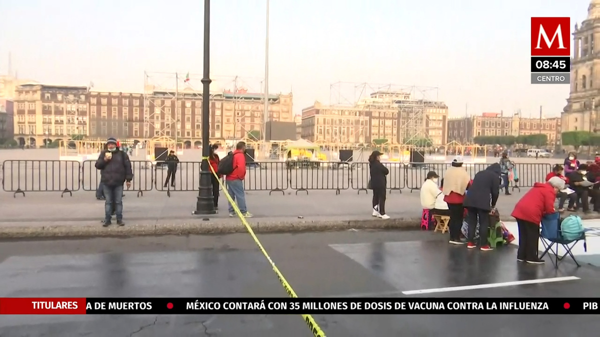Jubilados del IMSS protestan en el Zócalo de la CdMx