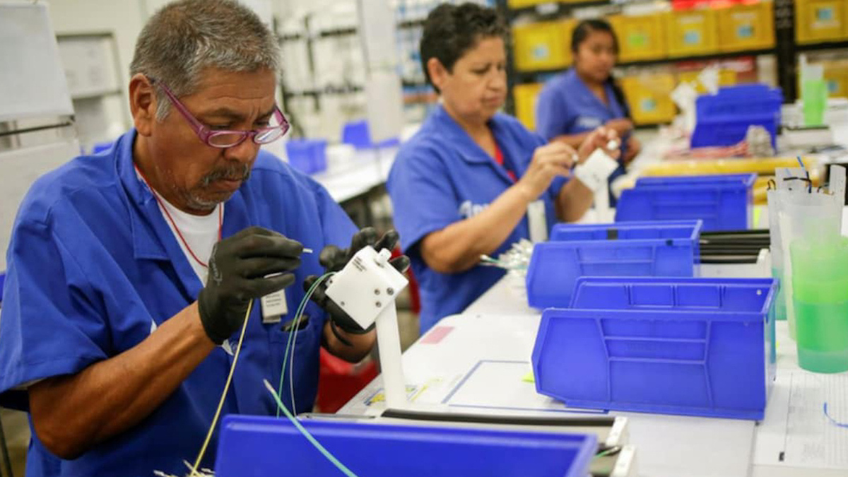 Personal y horas trabajadas en manufacturas