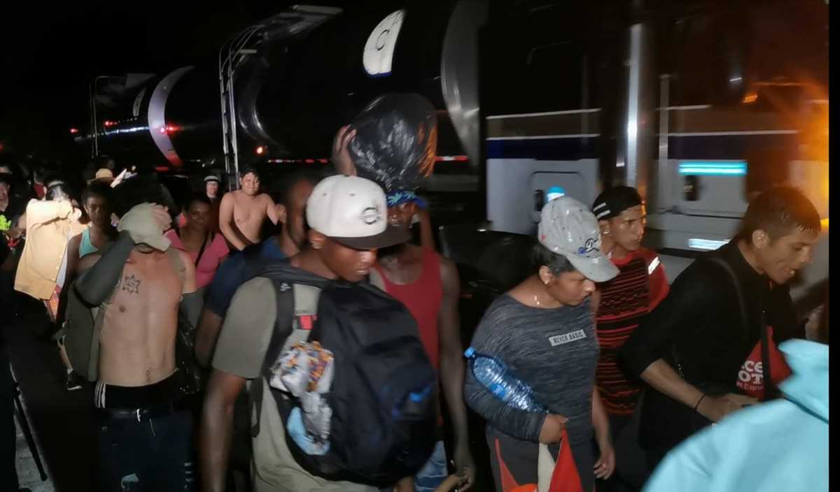 Este viernes se informó que varios integrantes de la caravana migrante están enfermos. (Abraham Jiménez)