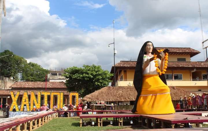 Escultura de la mujer Huasteca. (Especial)