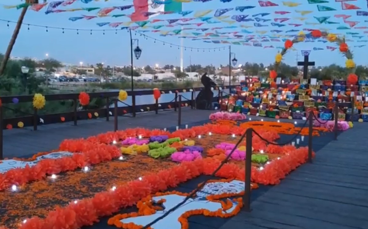 Instalan mega ofrenda en Baja California (Said Betanzos)
