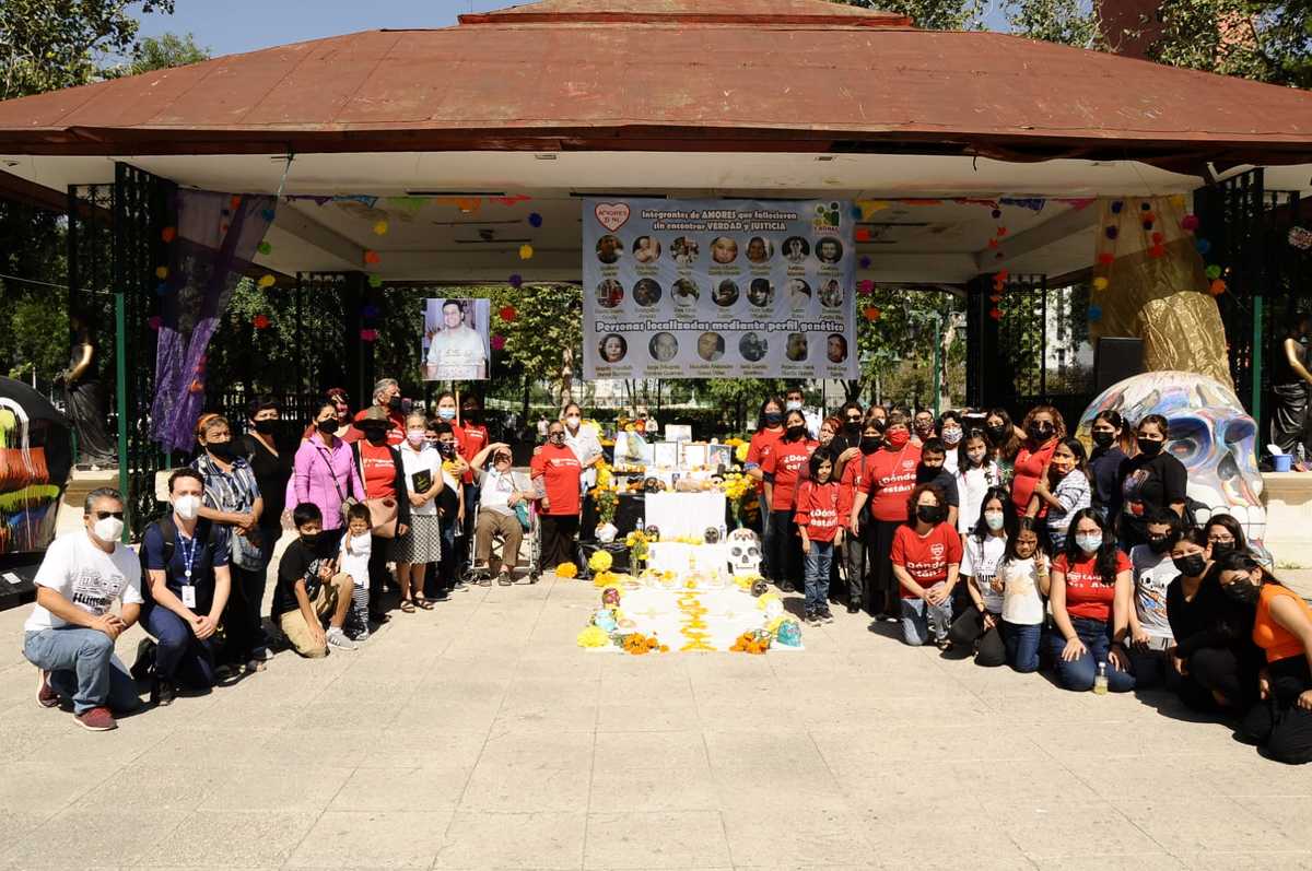 Colocaron un altar de muertos con ofrendas en el Kiosko Zaragoza. Foto: Raúl Palacios