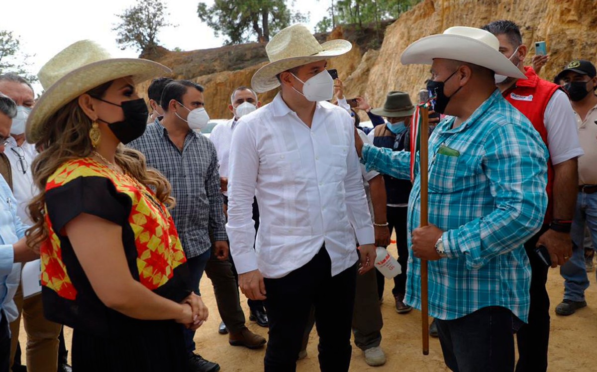 Murat Hinojosa y Evelyn salgado