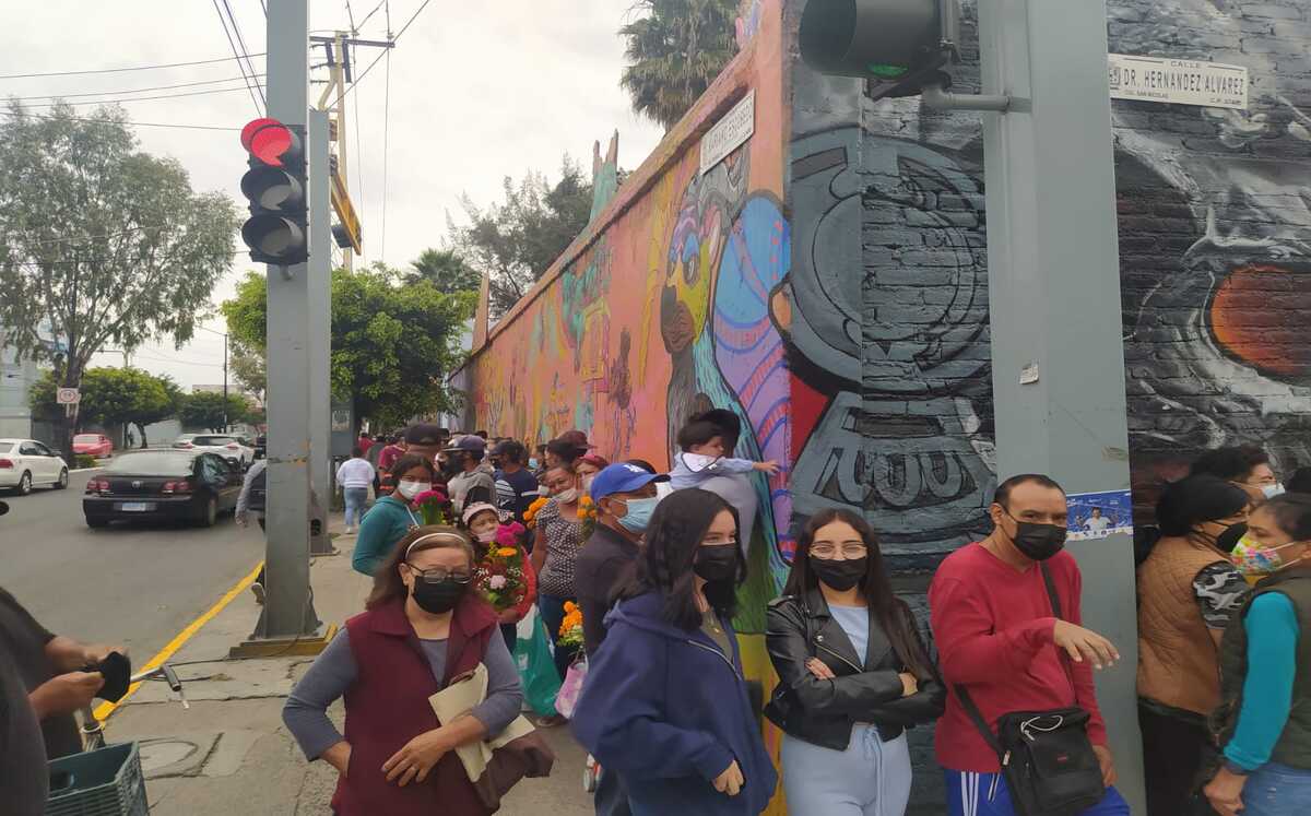 Saturan panteones de León previo al Día de Muertos