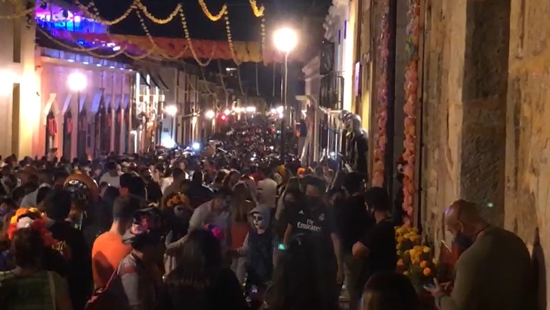 Las calles de Oaxaca se llenaron de "ríos de gente". (Captura de pantalla)