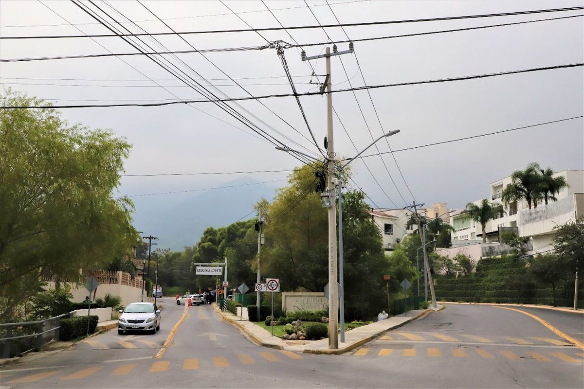 Indican que el 80 por ciento de la contaminación visual la generan las telecomunicaciones. Foto: Especial