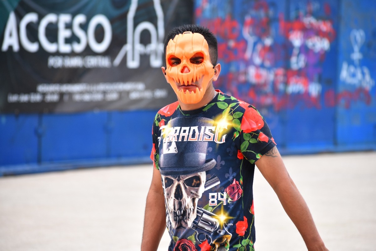 Niños en la capital se preparan para pedir la tradicional calaverita | Rodrigo del Río