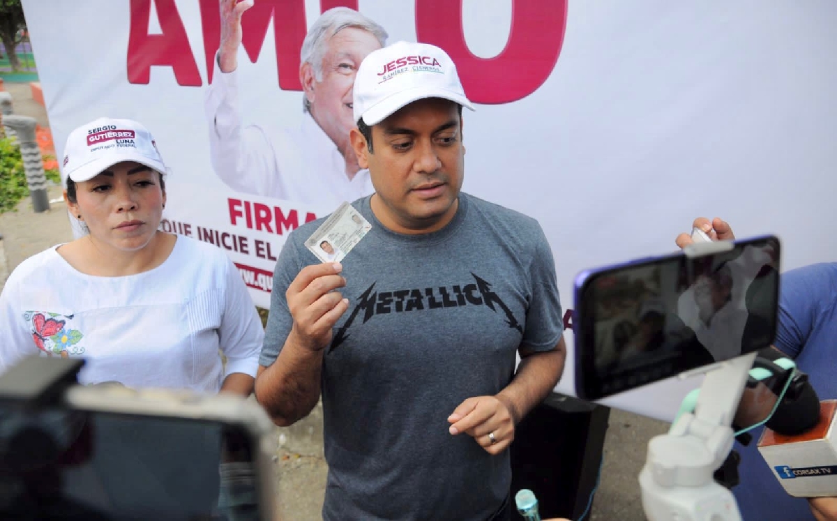 El presidente de la Mesa Directiva de la Cámara de Diputados acudió a firmar. (@Sergeluna_S)
