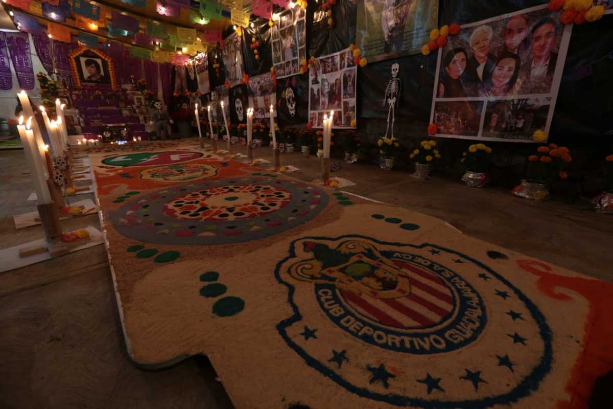 Toman su tiempo para crear estas monumentales ofrendas.