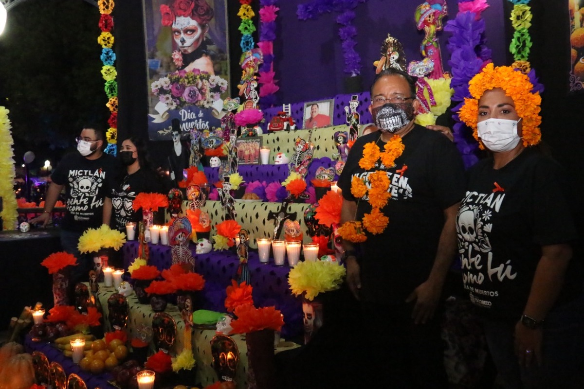 Con altares, rinde Escobedo tributo a médicos y mujeres víctimas de violencia de género. Foto: Especial