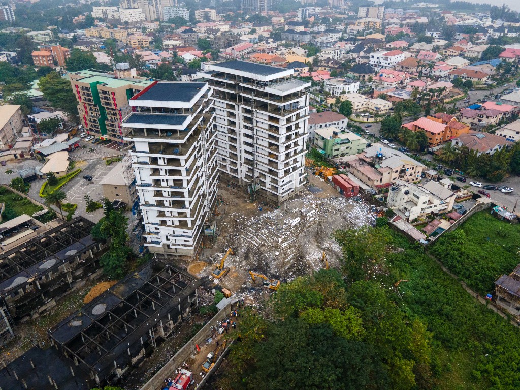 El edificio colapsó ayer en Nigeria. | AFP